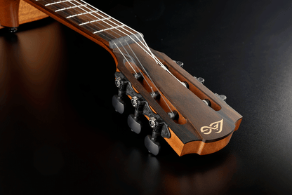 LÂG Escapade | Nejlonhúros piros Cedar Classical elektroakusztikus gitár