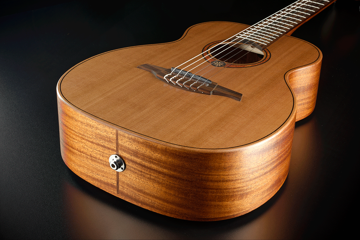 LÂG Escapade | Nejlonhúros piros Cedar Classical elektroakusztikus gitár