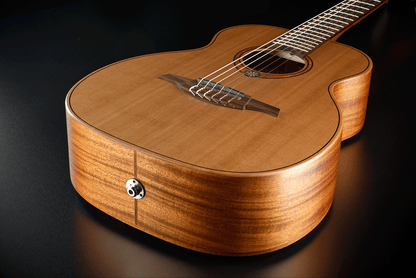 LÂG Escapade | Nejlonhúros piros Cedar Classical elektroakusztikus gitár