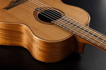 LÂG Escapade | Nejlonhúros piros Cedar Classical elektroakusztikus gitár