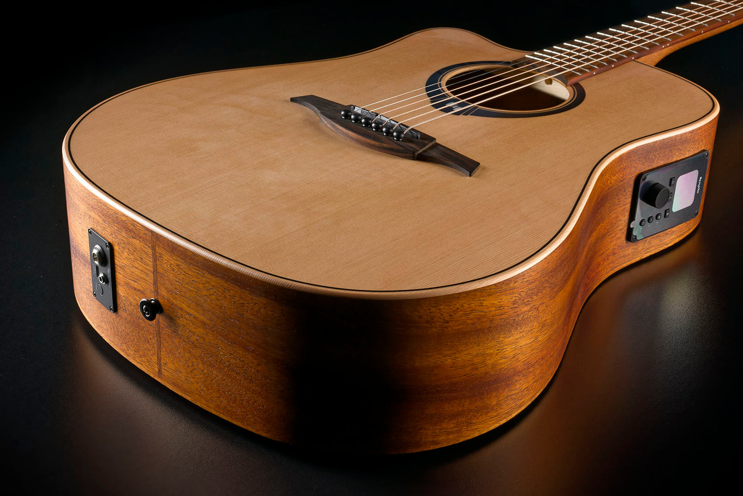 LÂG HyVibe | 10 dreadnought cutaway ηλεκτροακουστική Lefty Ηλεκτροακουστική κιθάρα