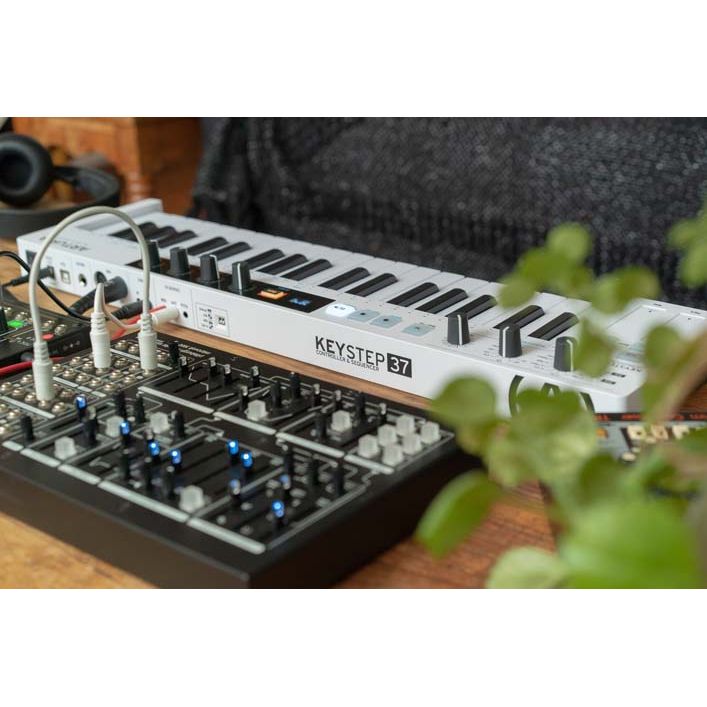 Arturia KeyStep 37 | 37-note controller, with included software