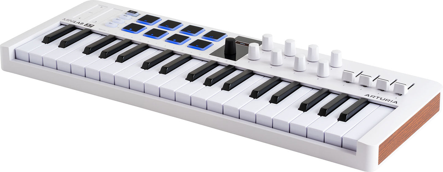 Arturia MiniLab 3 | 37-клавишна USB-C MIDI клавиатура с 8 енкодера | 8 чувствителни на натиск RGB подсветими пада | 4 фейдъра | Включен софтуер