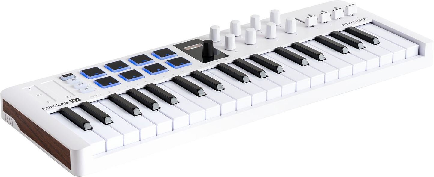 Arturia MiniLab 3 | 37-клавишна USB-C MIDI клавиатура с 8 енкодера | 8 чувствителни на натиск RGB подсветими пада | 4 фейдъра | Включен софтуер