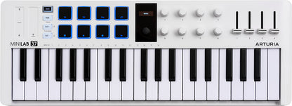 Arturia MiniLab 3 | 37-клавишна USB-C MIDI клавиатура с 8 енкодера | 8 чувствителни на натиск RGB подсветими пада | 4 фейдъра | Включен софтуер
