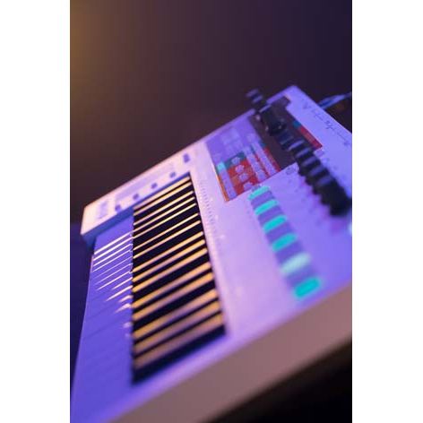 KeyStep Pro by Arturia | Hardware keyboard with advanced sequencer and arpeggiator, with included software